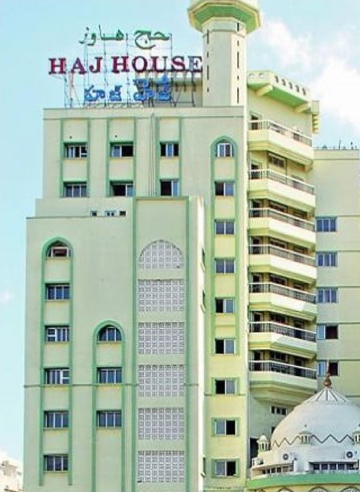 Haj House - Show from Running Bus